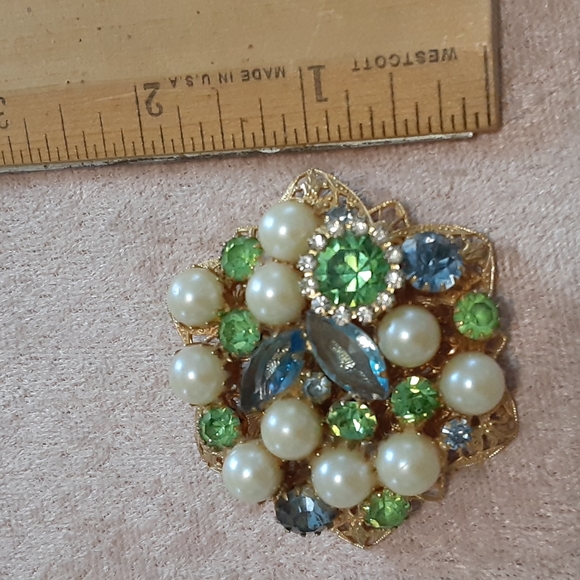 Vintage Rhinestone Gold Tone Brooch - Picture 4 of 4